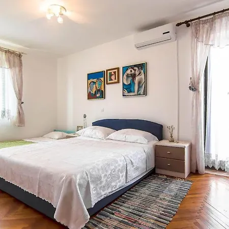 Marija 995 아파트